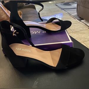 Shoes! Black ! Size 7 women!